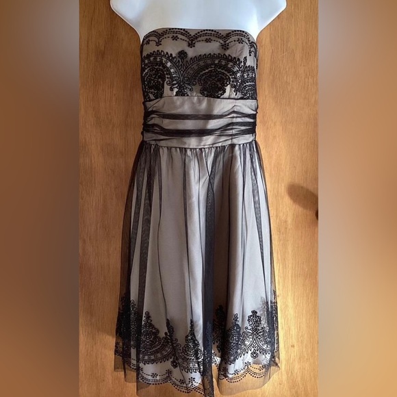 David's Bridal Dresses & Skirts - DAVID’S BRIDAL Cream w Black Tulle Beads Strapless Party Dress—NWT—Sz 14